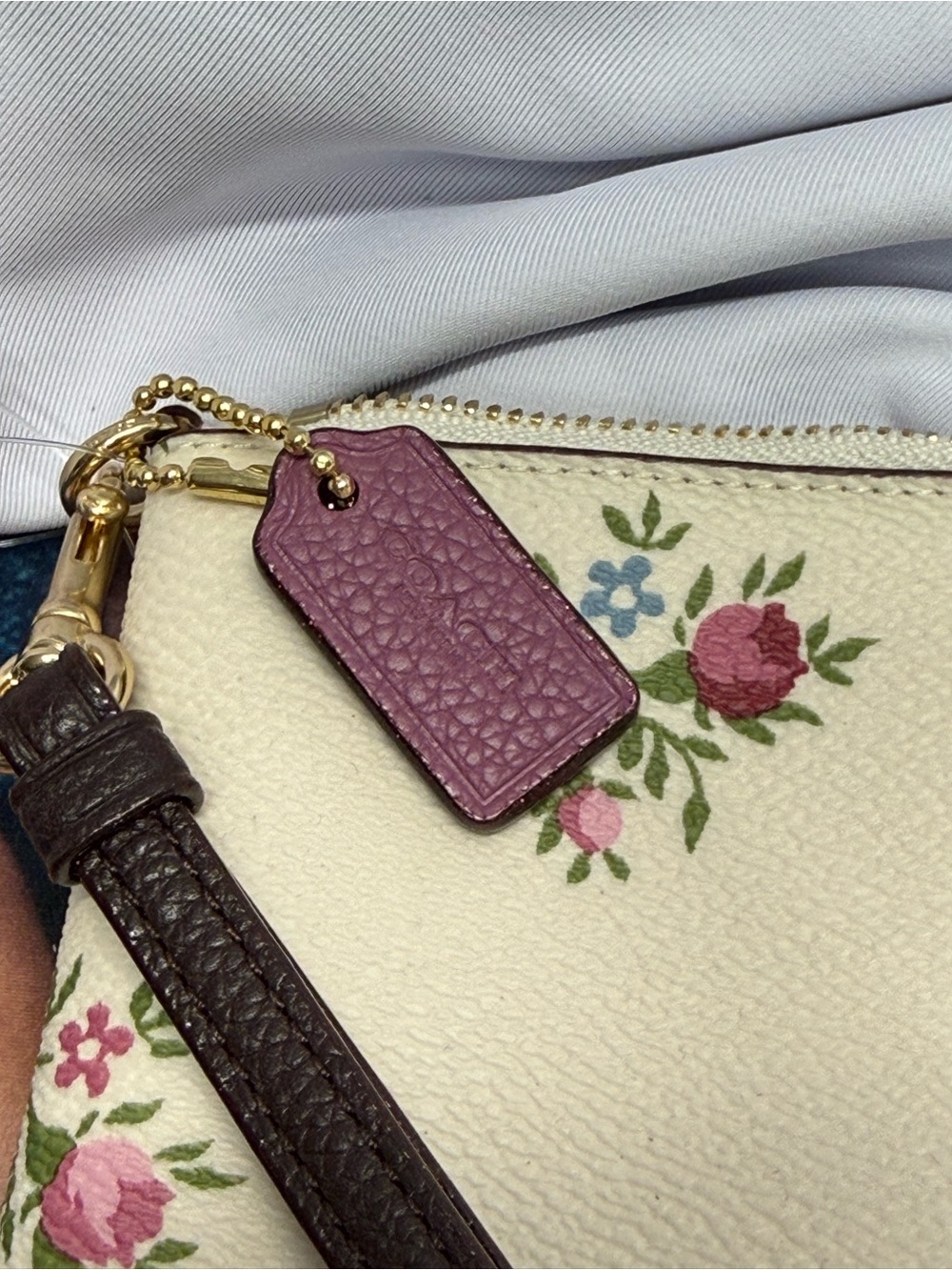 (new+tag) Coach Ivory Floral Leather Wristlet with Pink Accents & Gold Hardware - Picture 4 of 9